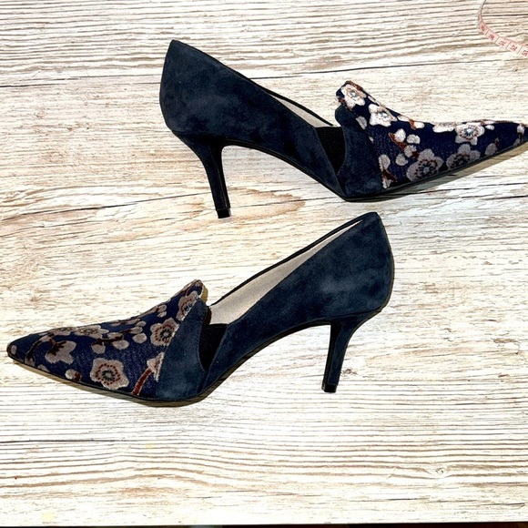 Lori Goldstein Navy Suede and Velvet Floral Print Heels Size 7.5 - Picture 3 of 8